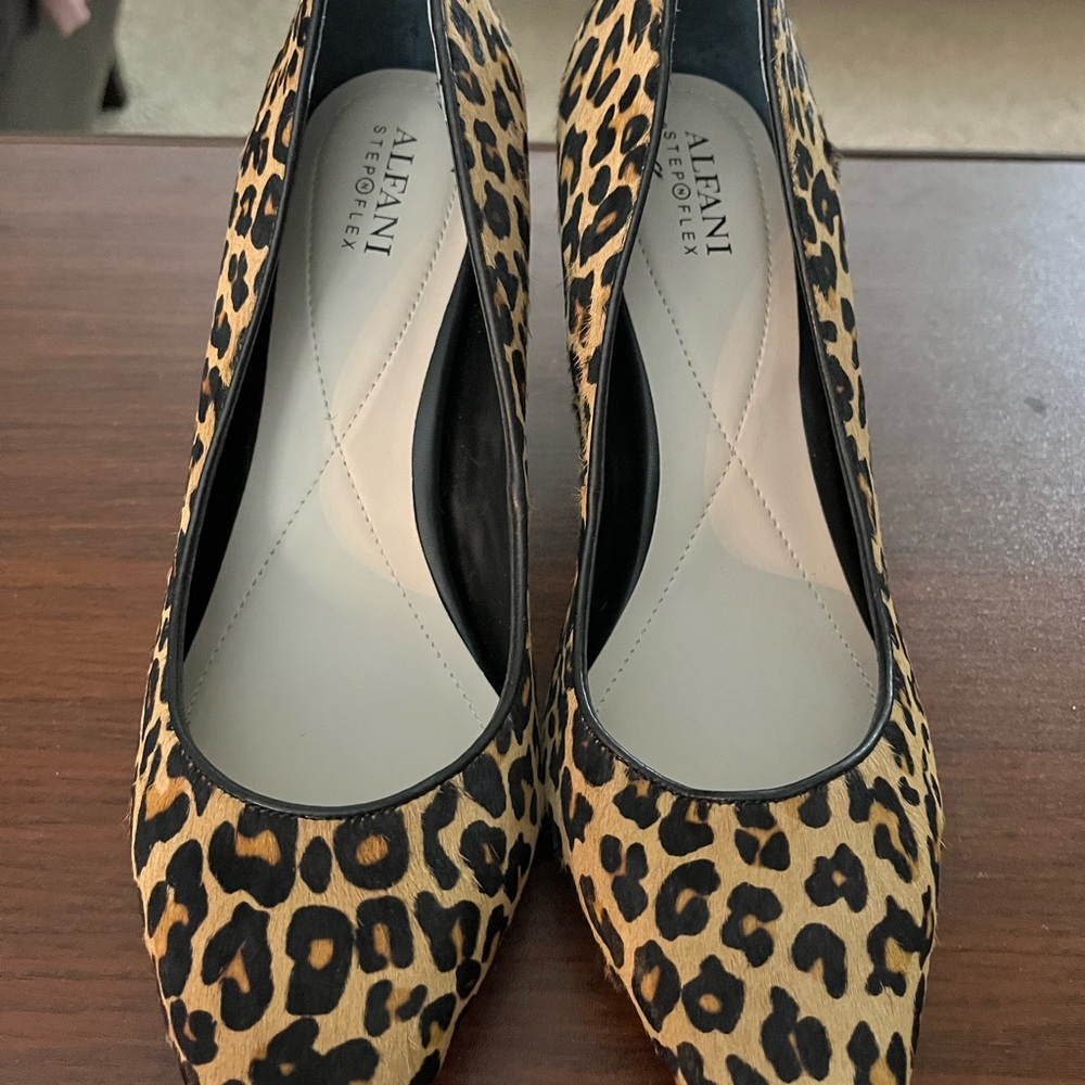 Leopard pumps